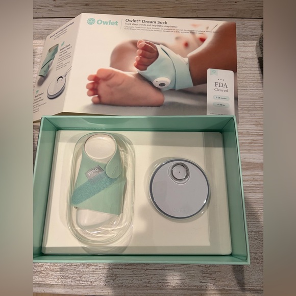 Owlet Dream Sock Smart Baby Monitor with Mint Band - Picture 2 of 3